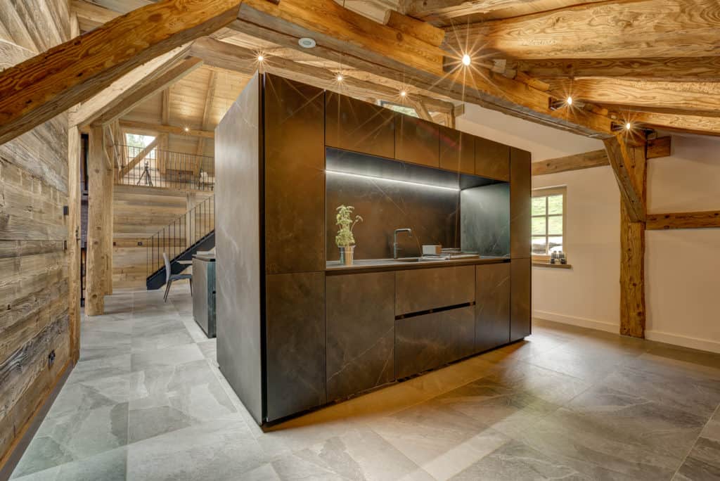 _AJP5672And8more2019-12-outdoor-chalet-sun20210629